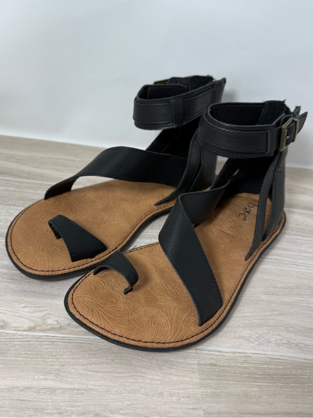 Women’s B.O.C Maci Comfort Sandal Black Strap Buckle Ankle Toe Loop Size Size 7